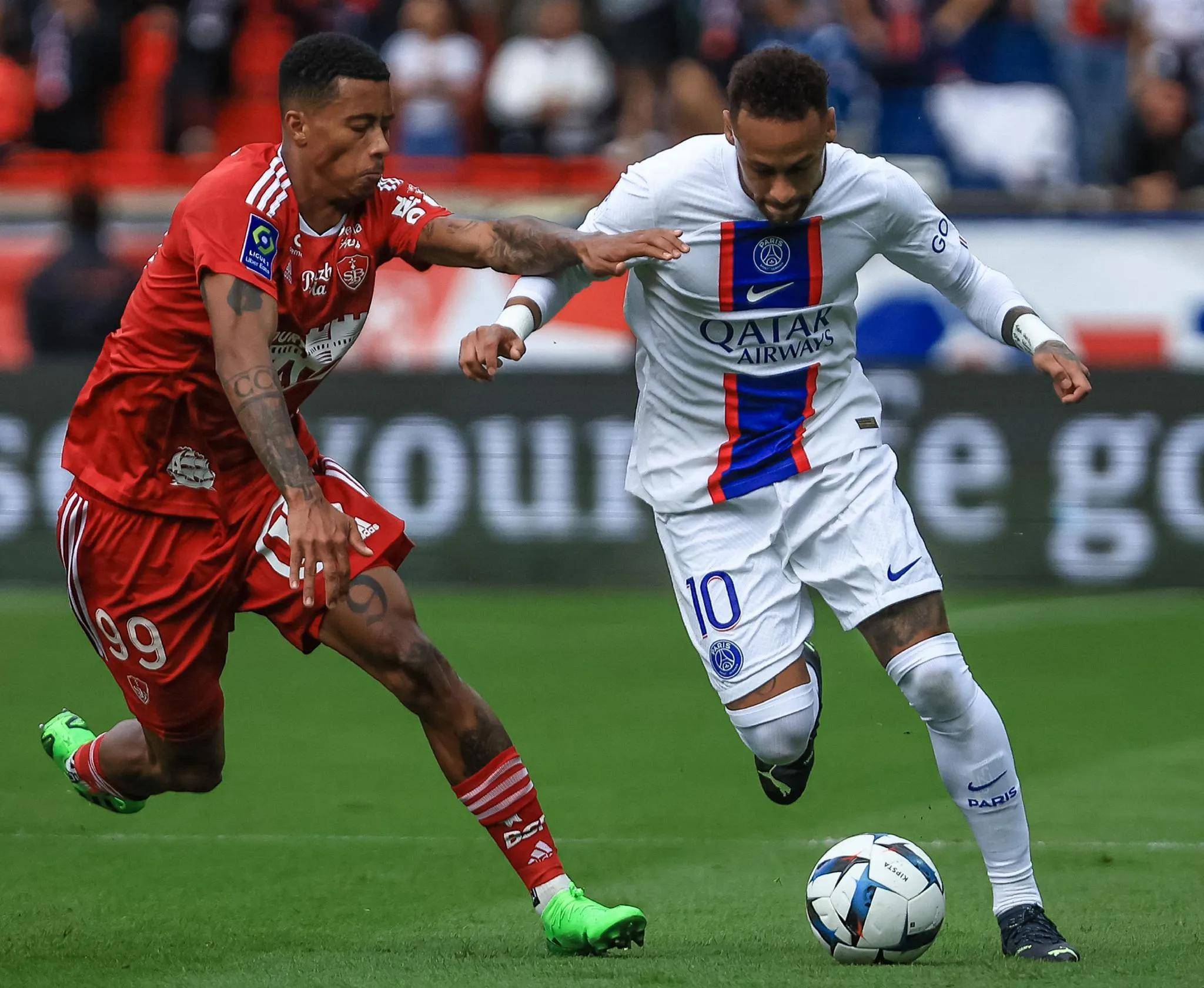 关于赛后巴黎圣日耳曼调整名单以备英超,刷新队史纪录环节打磨,气氛紧张,赛季目标并未改变的信息 关于赛后巴黎圣日耳曼调整名单以备英超,刷新队史纪录环节打磨,气氛紧张,赛季目标并未改变的信息