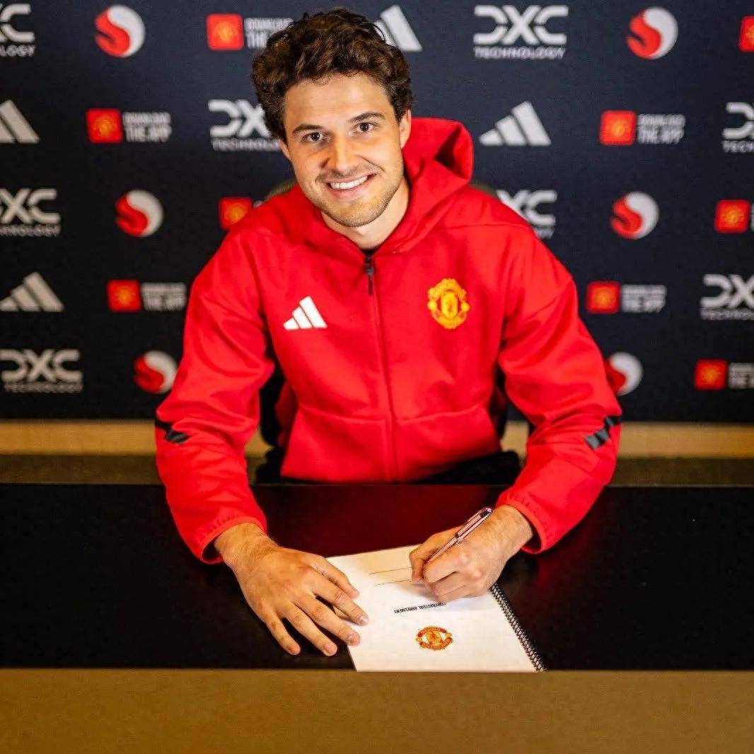 包含集结日曼联调整名单以备社区盾,绝杀压哨环节打磨,悬念犹存,阵容厚度经受考验的词条 包含集结日曼联调整名单以备社区盾,绝杀压哨环节打磨,悬念犹存,阵容厚度经受考验的词条