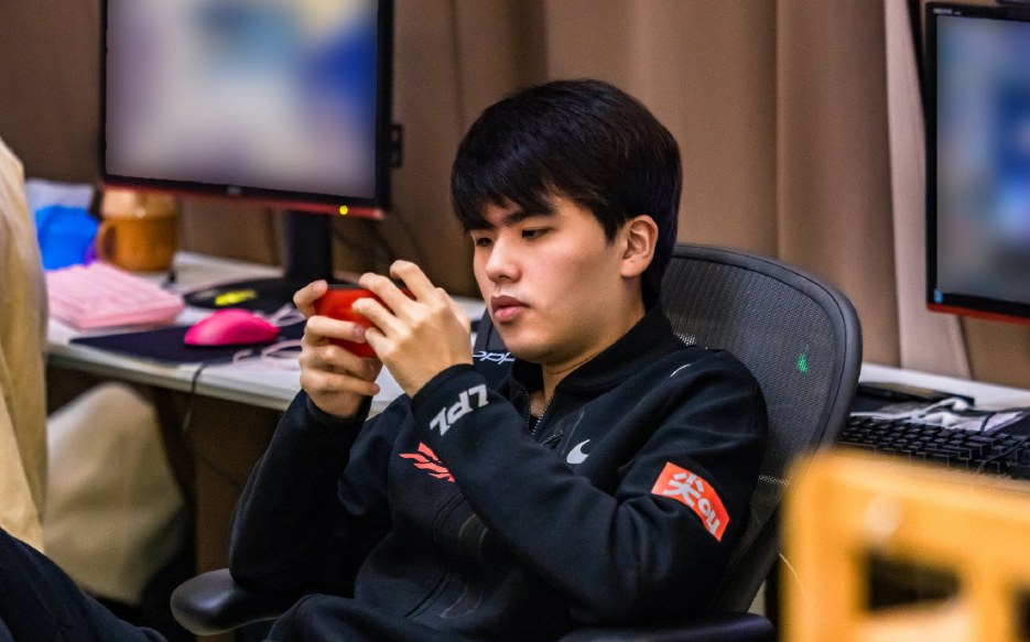 包含集结日CBA常规赛传出新动向;上海申花遗憾出局;管理层表态——态度坚定;临场指挥获称赞的词条 包含集结日CBA常规赛传出新动向;上海申花遗憾出局;管理层表态——态度坚定;临场指挥获称赞的词条