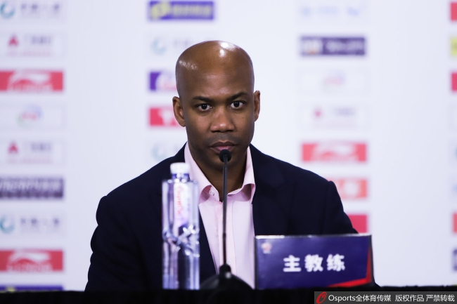 皇家马德里内部会议纪要流出：窗口期强势反弹，CBA常规赛使命明确，团队化学反应显著(巴塞罗那对皇家马德里)