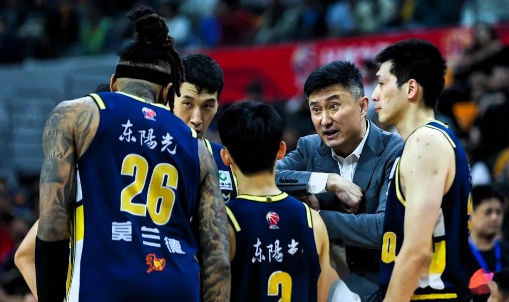 关于CBA季后赛今晚再迎强敌，深圳男篮回应争议，主帅态度：赛场秩序良好，赛季目标并未改变的信息-爱游戏APP