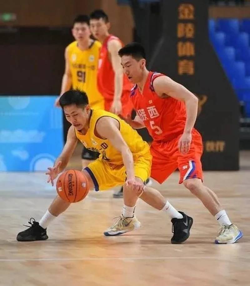 包含冲刺阶段体能课后，深圳男篮战术微调备战社区盾，更衣室稳定，赛程密集仍需轮换的词条-爱游戏APP